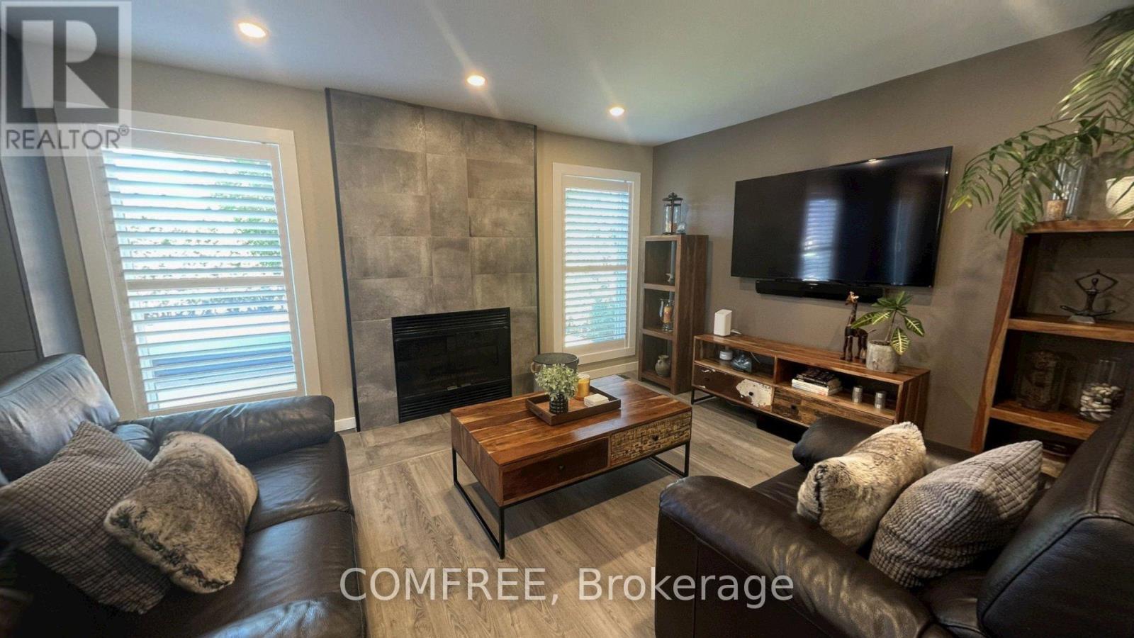 2093 BOAKE STREET - 9