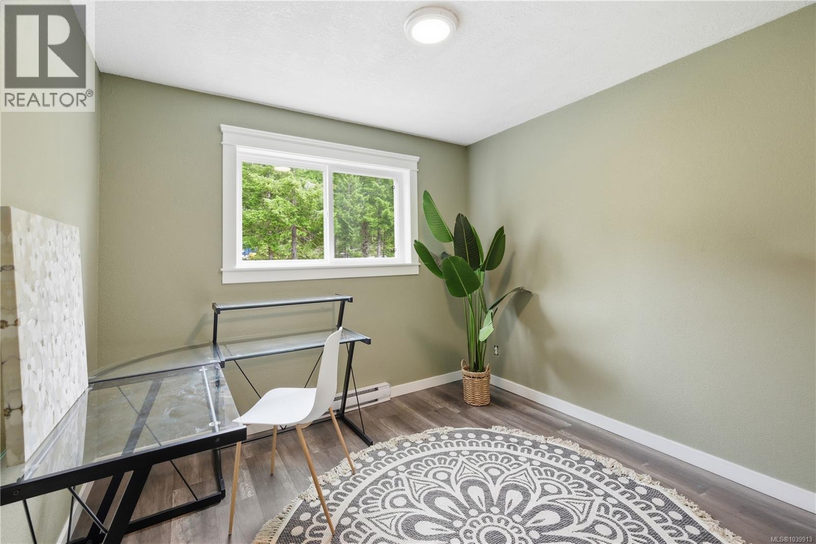 #5 215 Madill Rd - 25