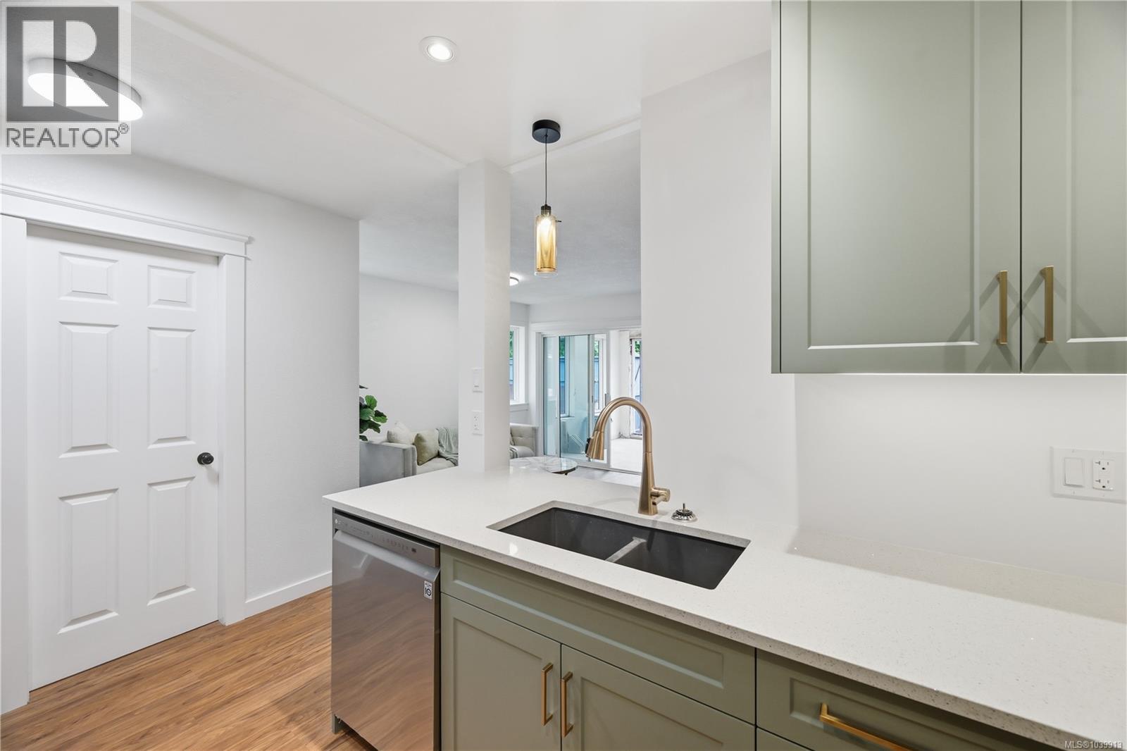 #5 215 Madill Rd - 7