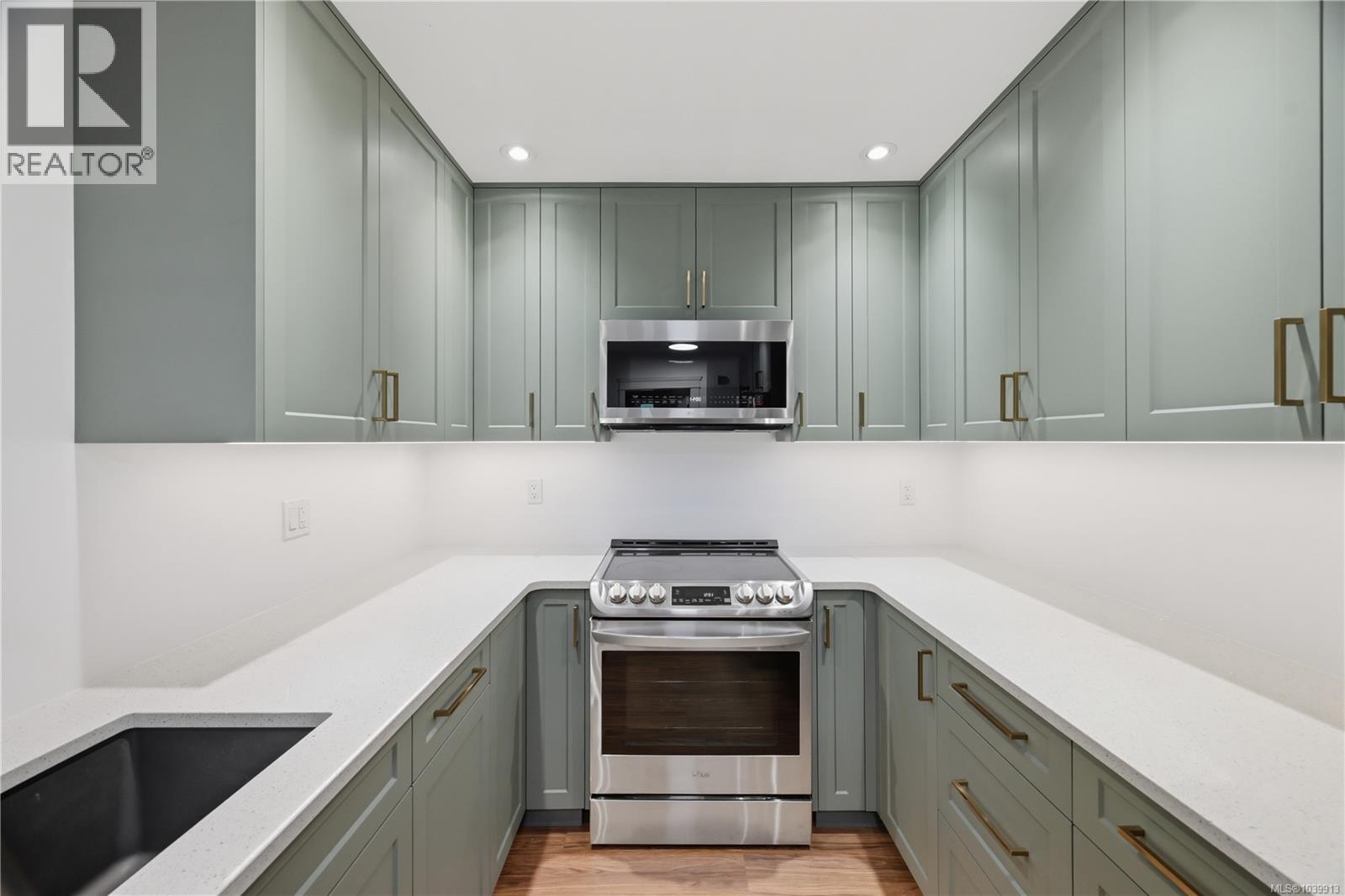 #5 215 Madill Rd - 5