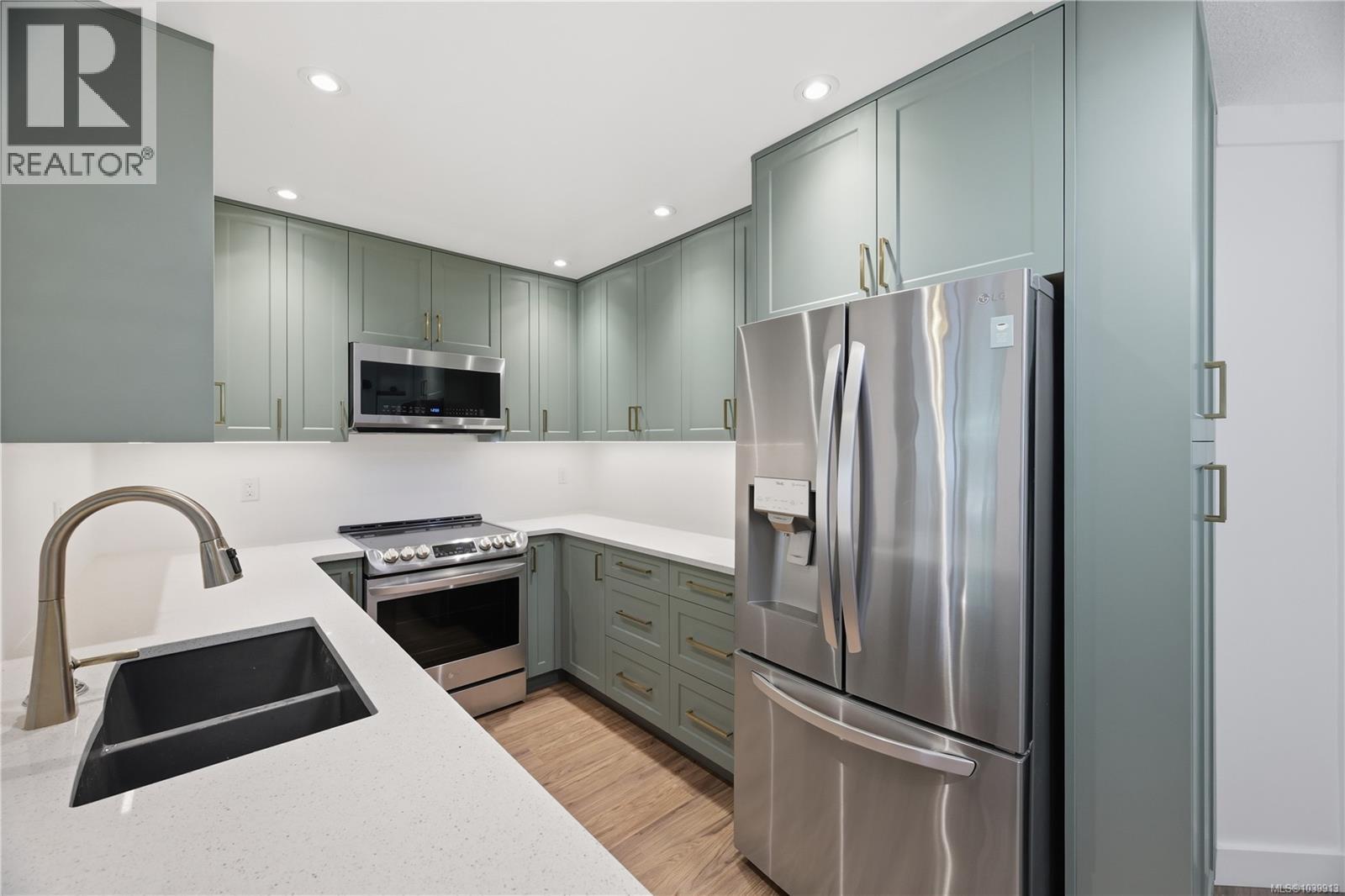 #5 215 Madill Rd - 4