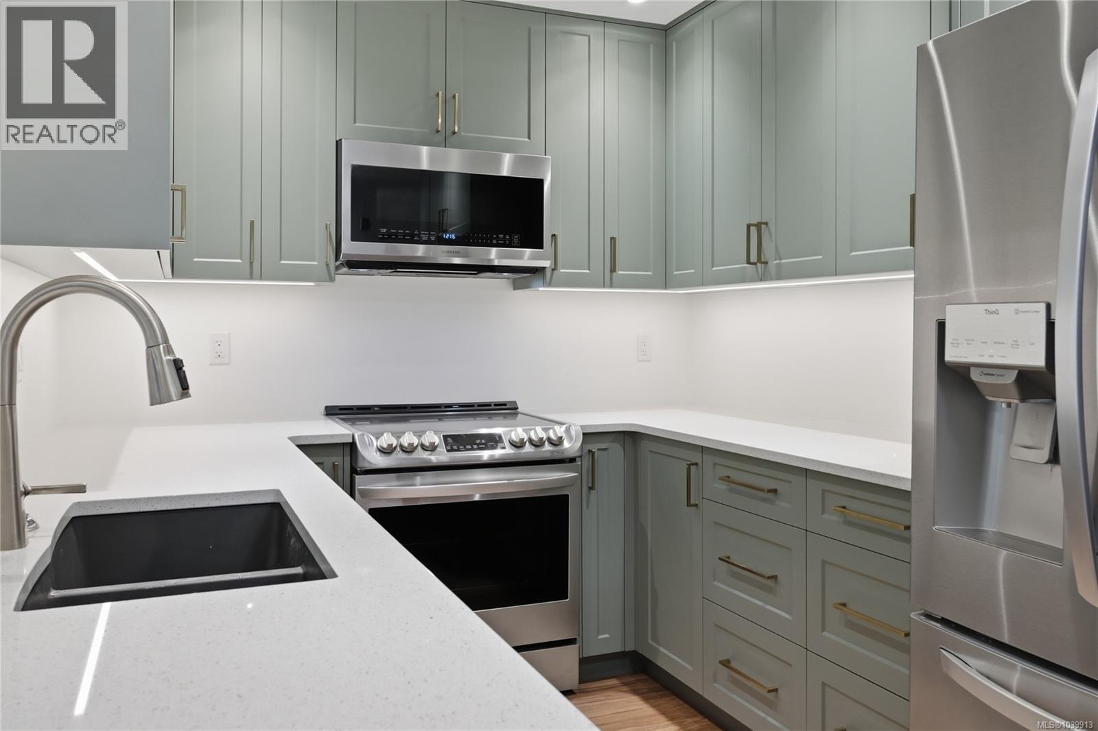#5 215 Madill Rd - 6