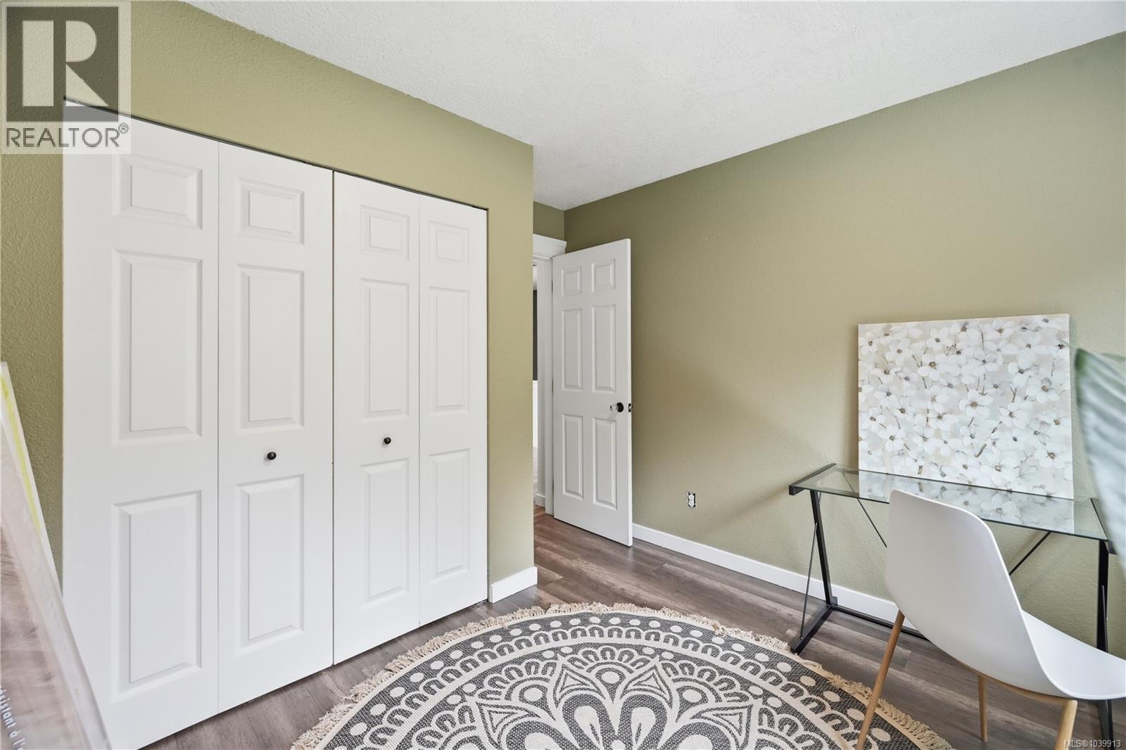 #5 215 Madill Rd - 26
