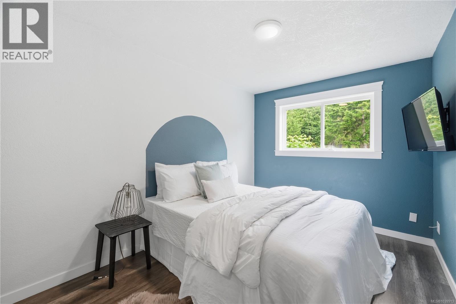 #5 215 Madill Rd - 28