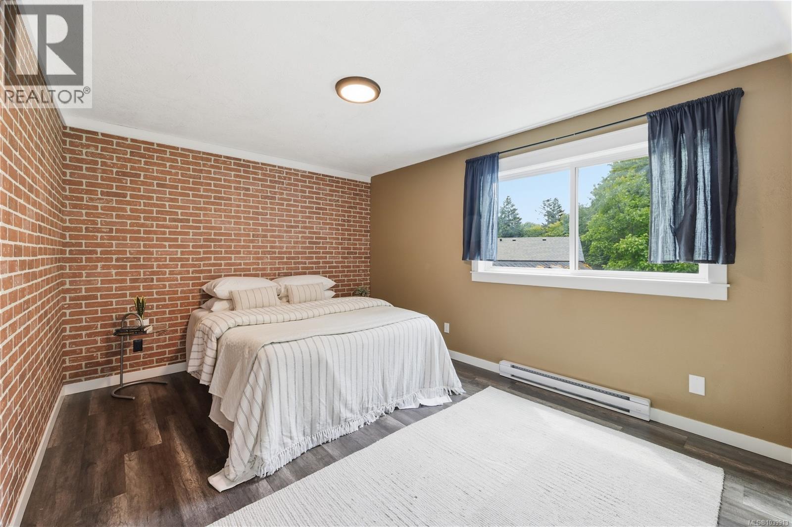 #5 215 Madill Rd - 21