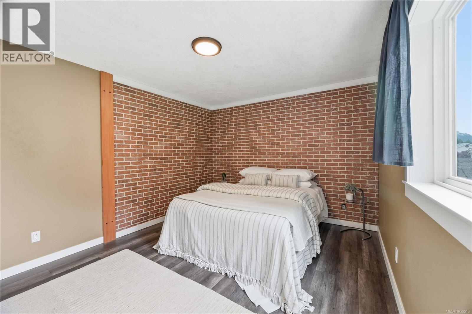 #5 215 Madill Rd - 24