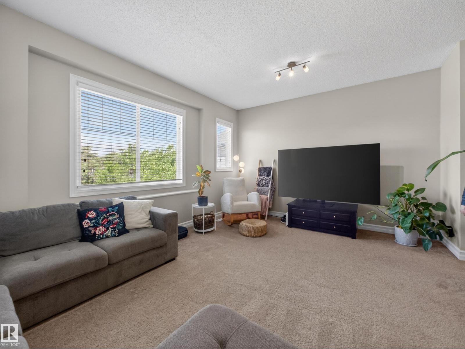 98 WELLINGTON PL — photo 32