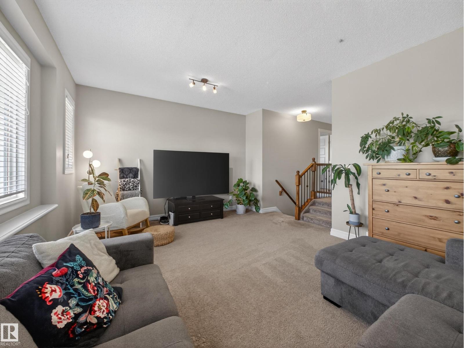 98 WELLINGTON PL — photo 33
