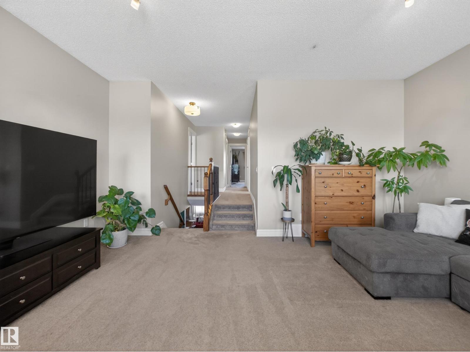 98 WELLINGTON PL — photo 34