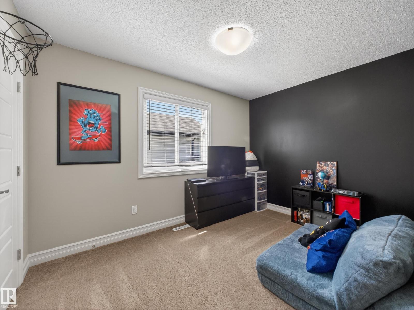 98 WELLINGTON PL — photo 37
