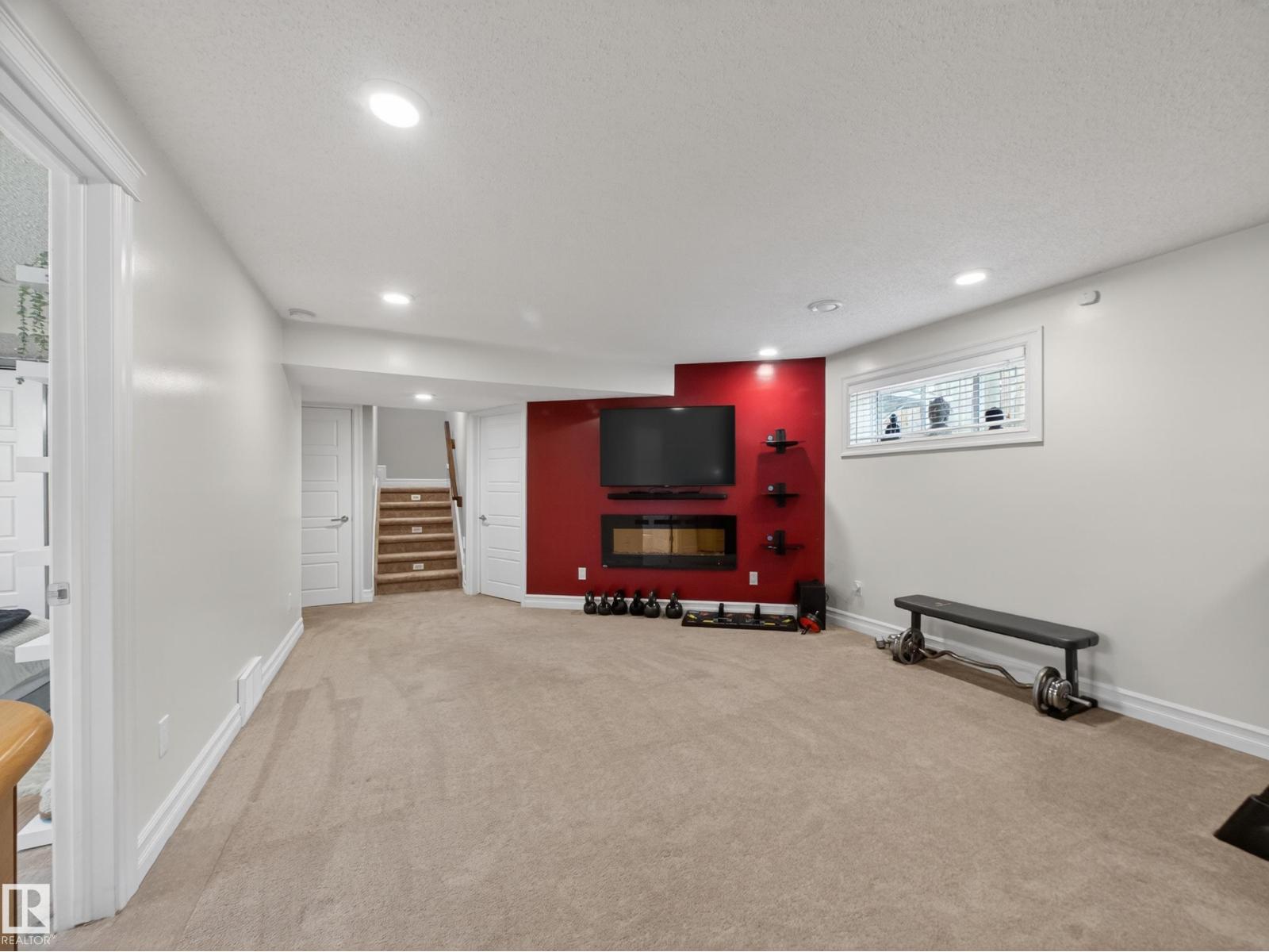 98 WELLINGTON PL — photo 52