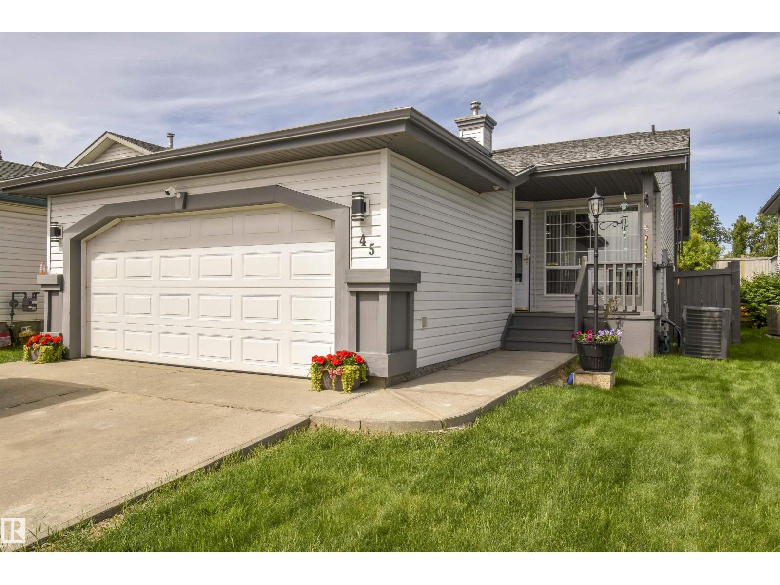 45 Landsdowne DR - 1
