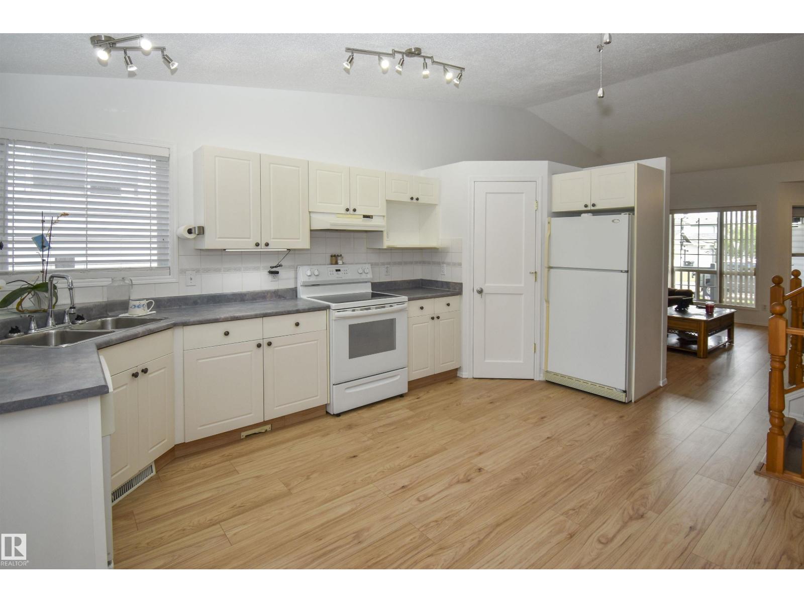 45 Landsdowne DR - 10