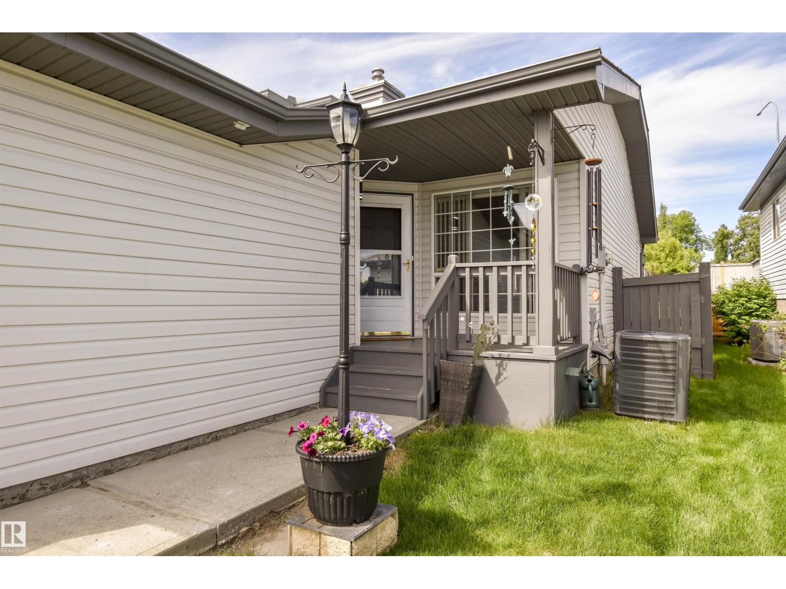 45 Landsdowne DR - 2