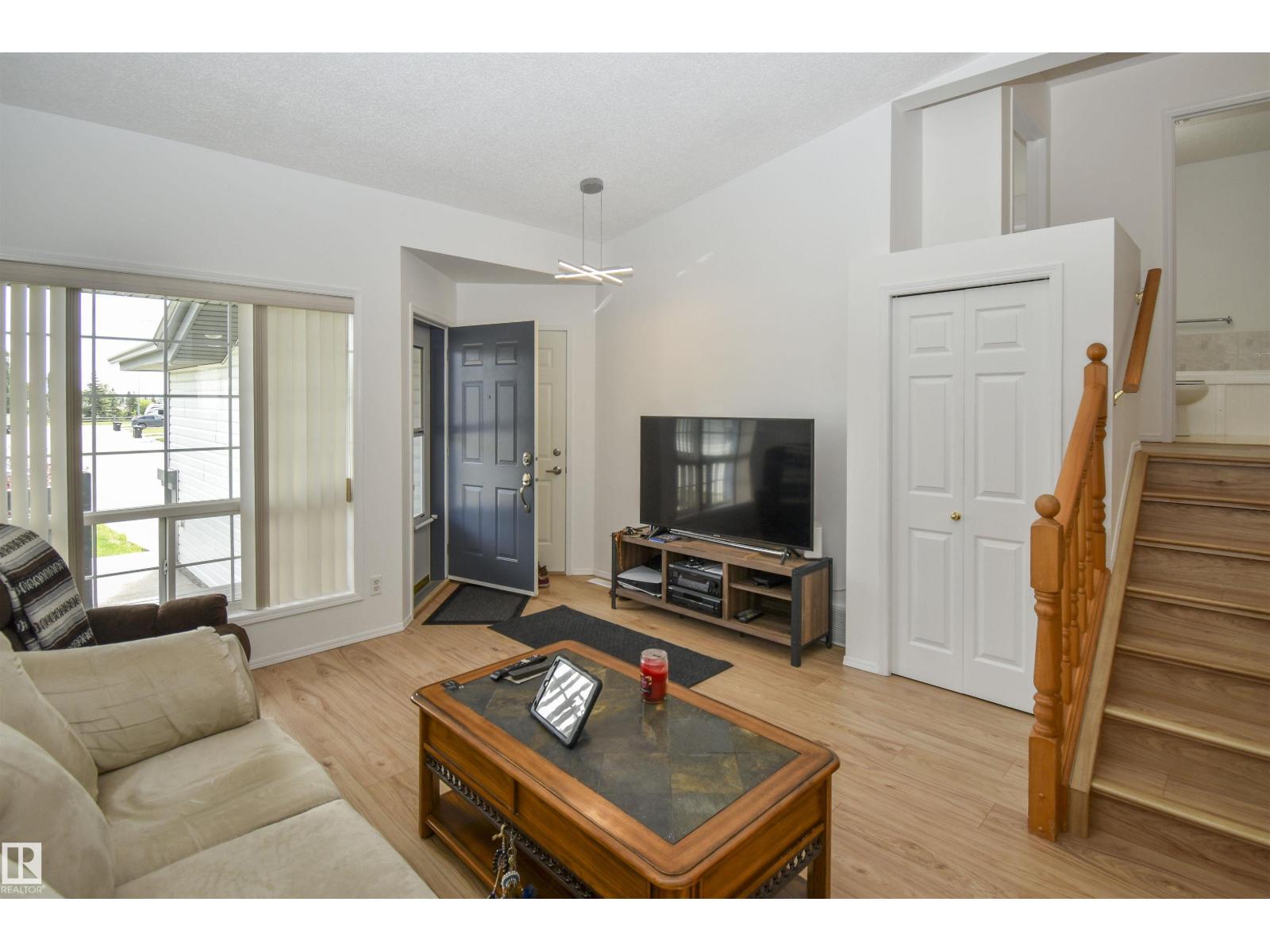 45 Landsdowne DR - 5