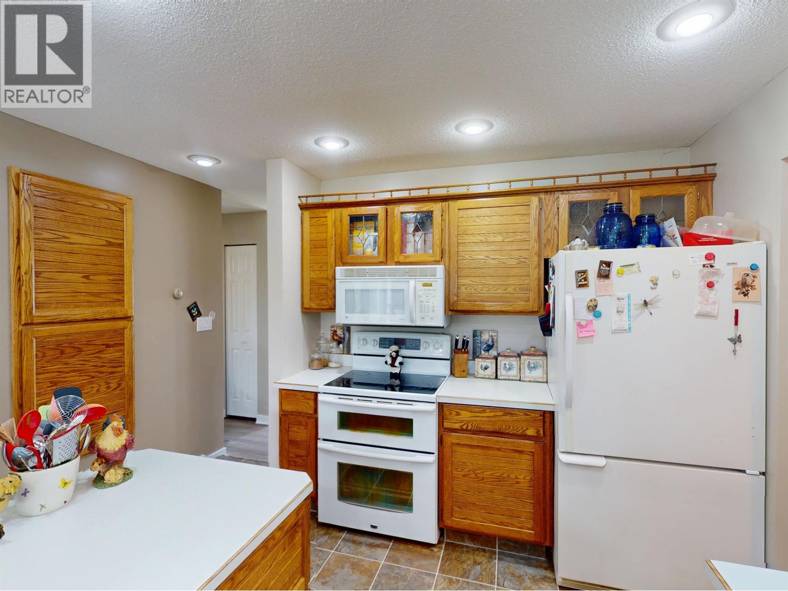 1541 BEACH CRESCENT - 16
