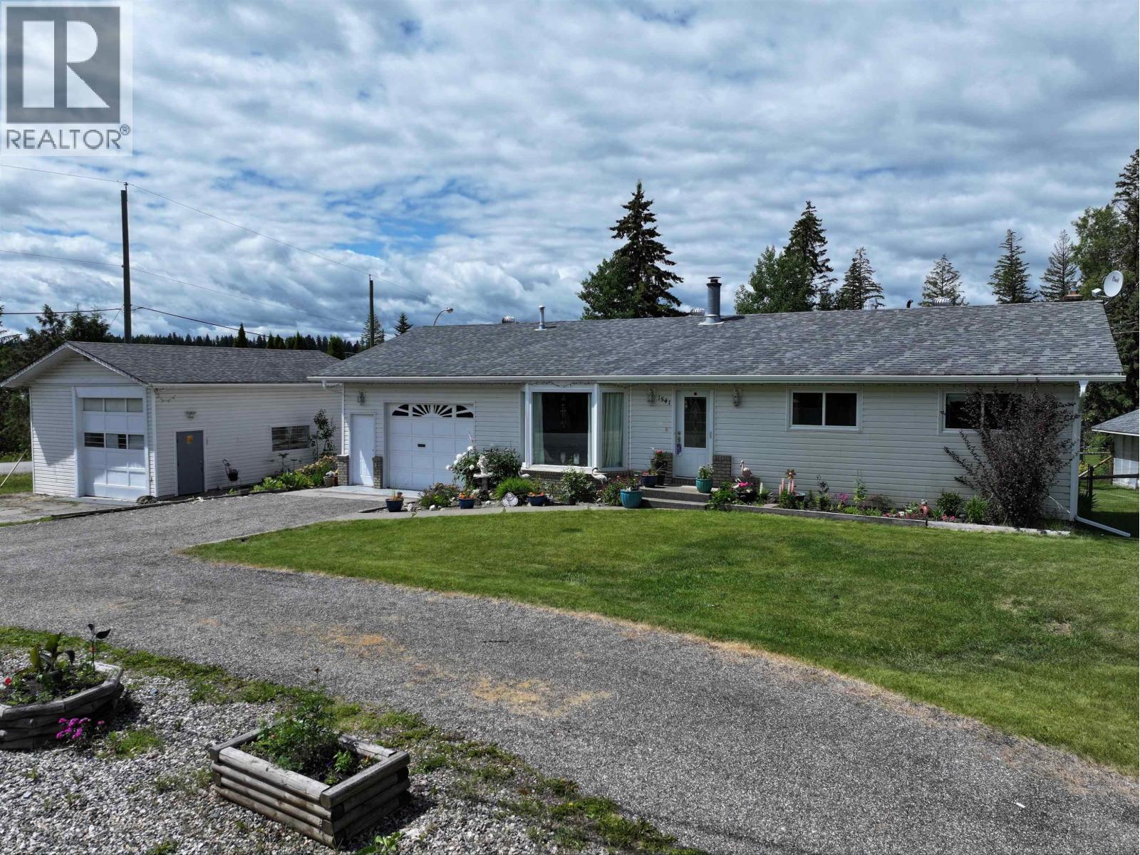 1541 BEACH CRESCENT - 2