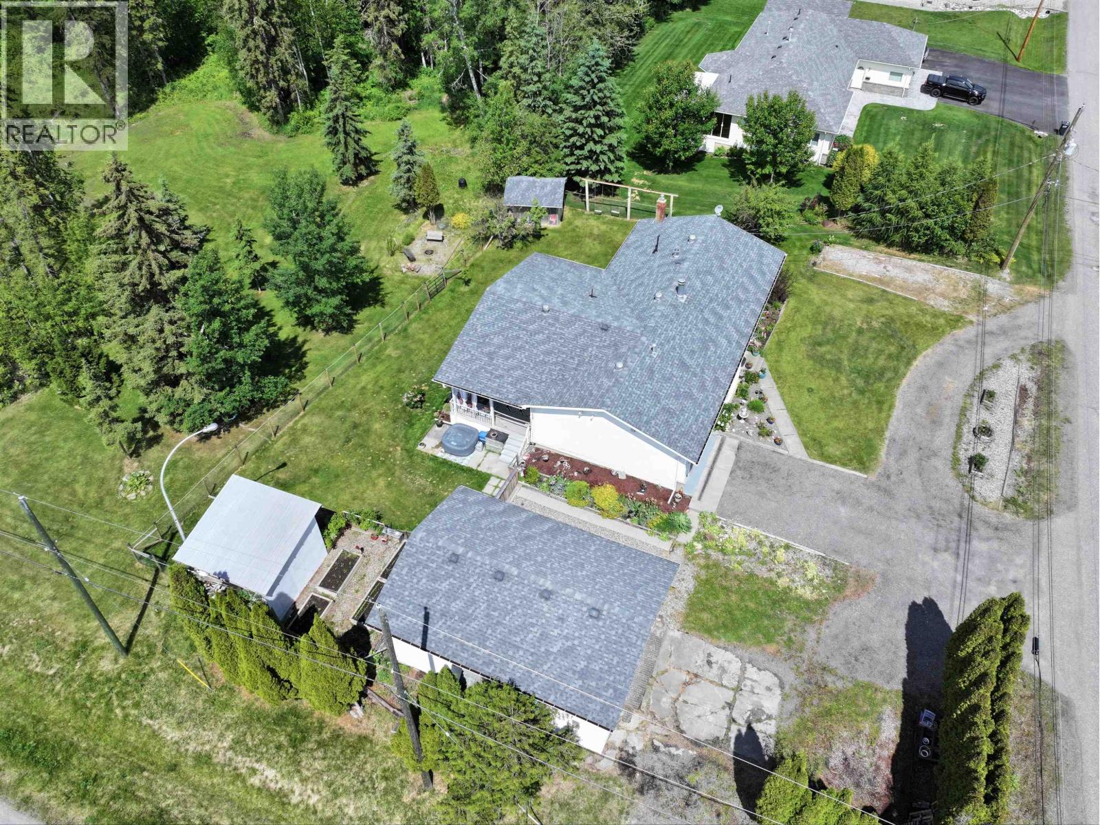 1541 BEACH CRESCENT - 6