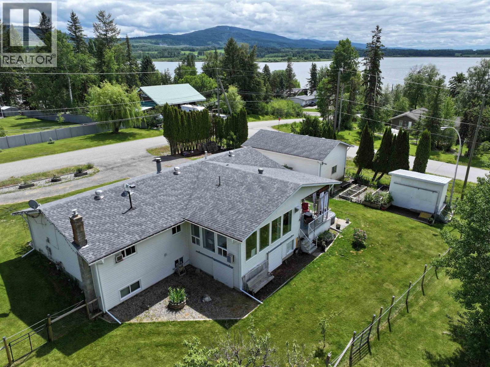 1541 BEACH CRESCENT - Image 3