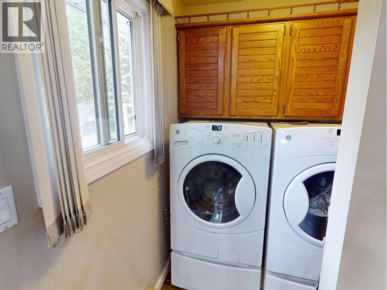 1541 BEACH CRESCENT - 18