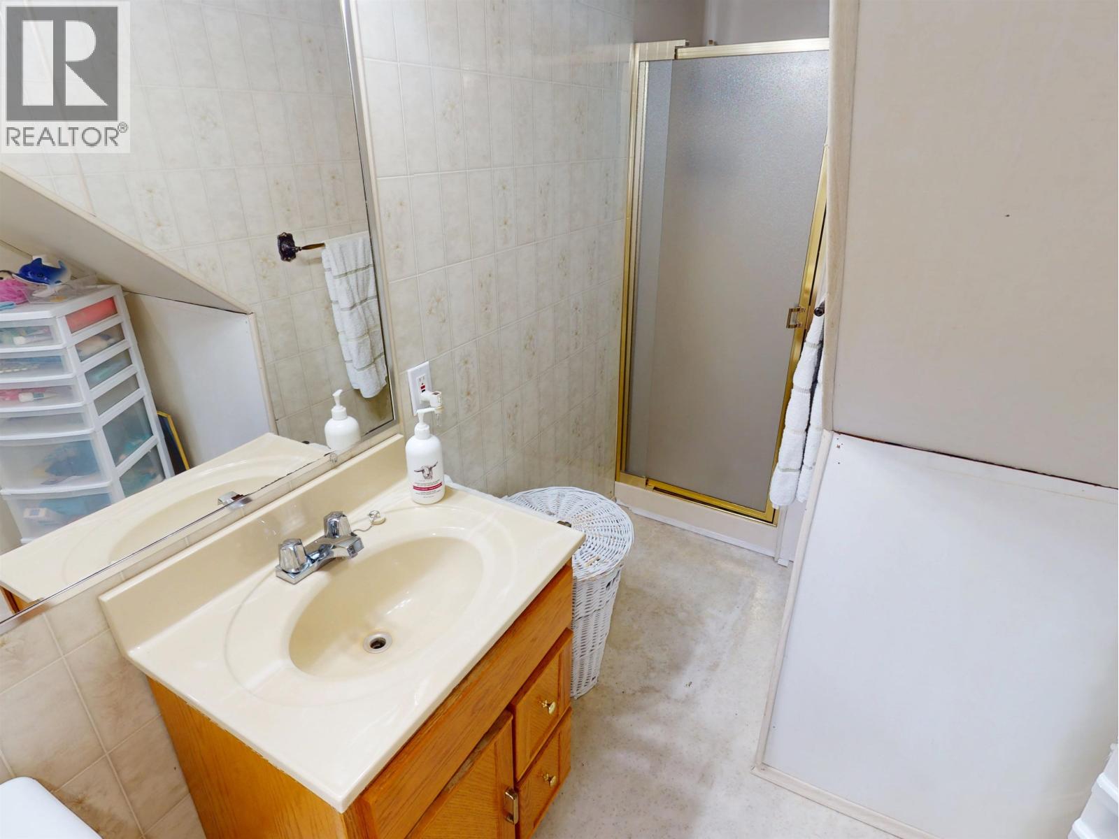 1541 BEACH CRESCENT - 38