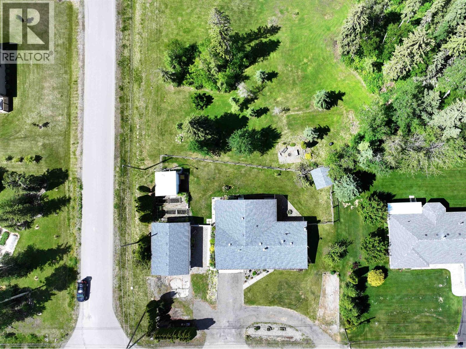 1541 BEACH CRESCENT - 40