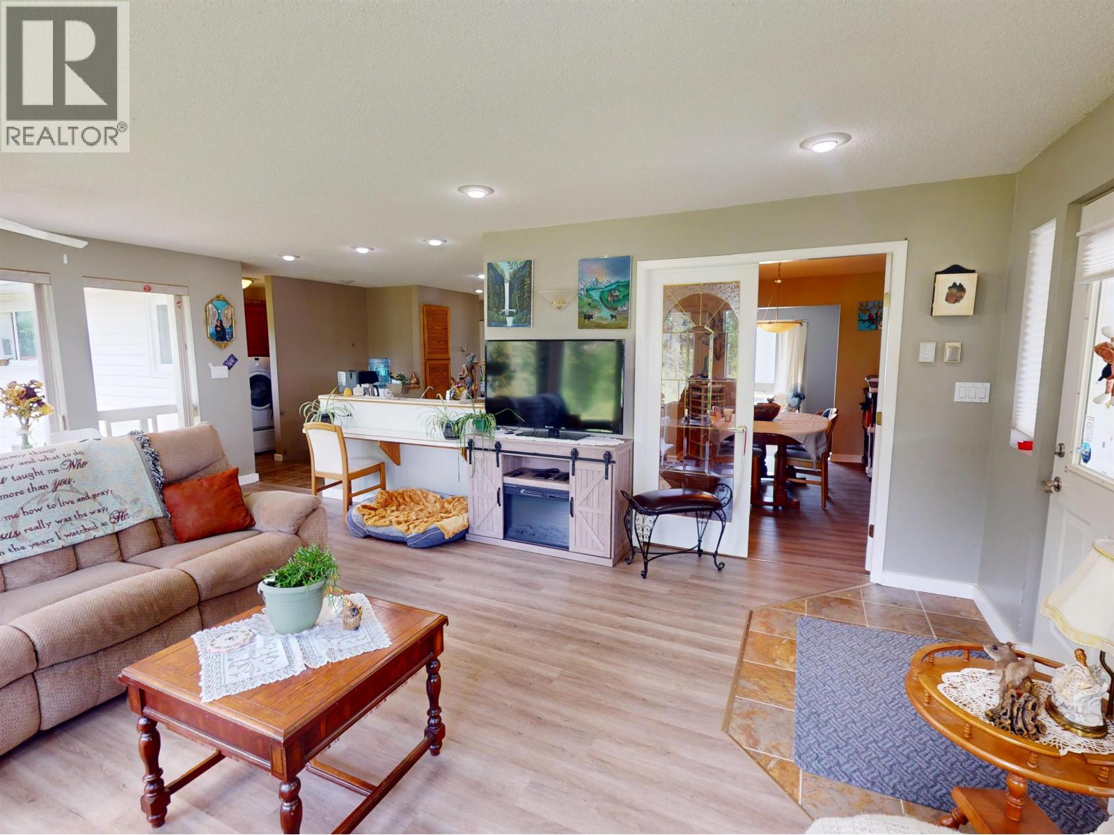 1541 BEACH CRESCENT - 23
