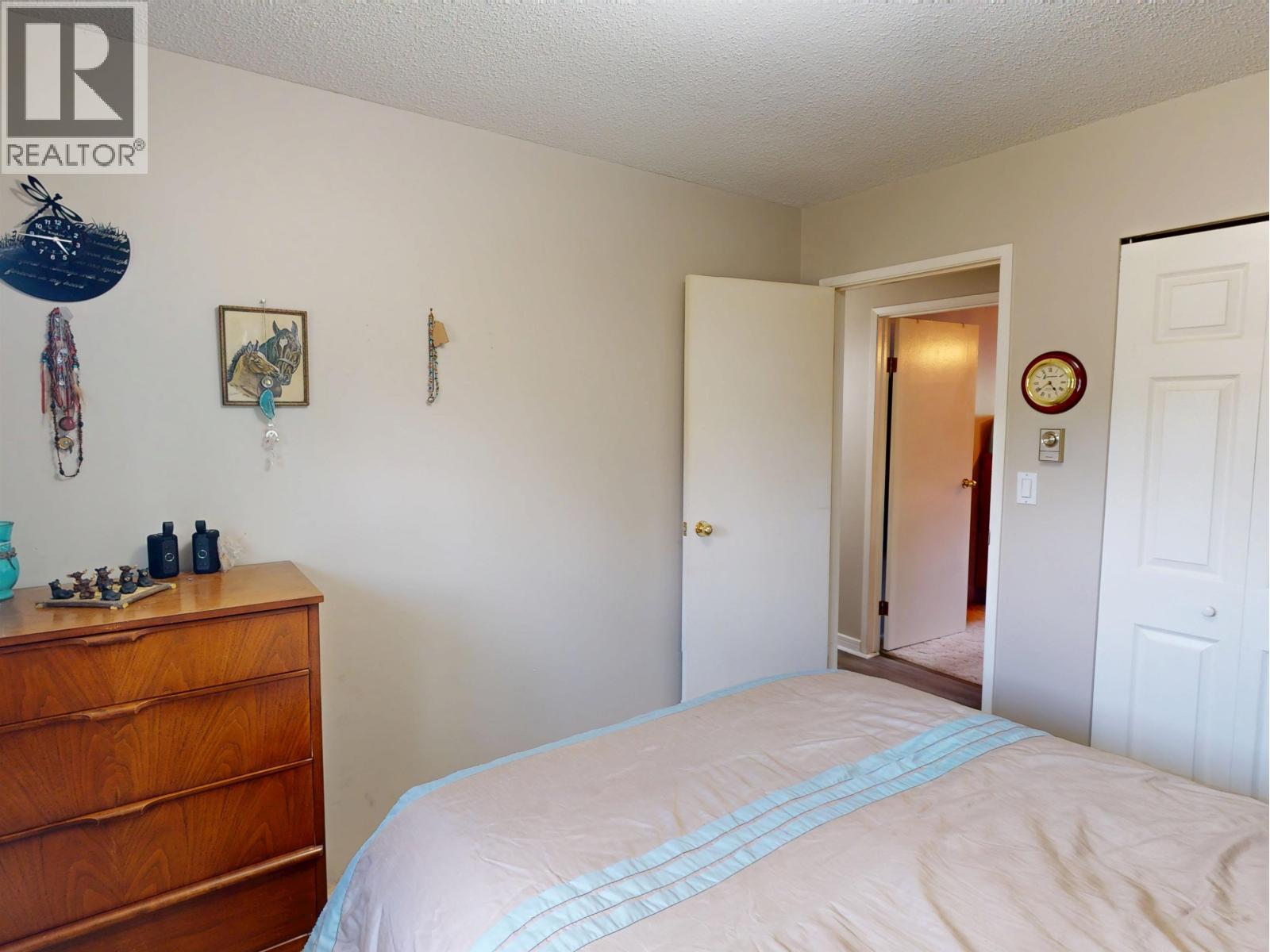 1541 BEACH CRESCENT - 31