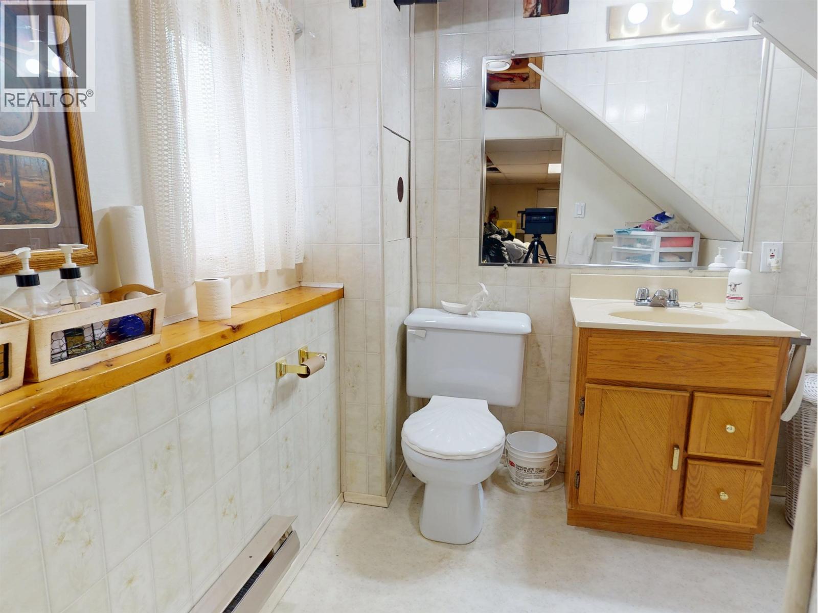 1541 BEACH CRESCENT - 39