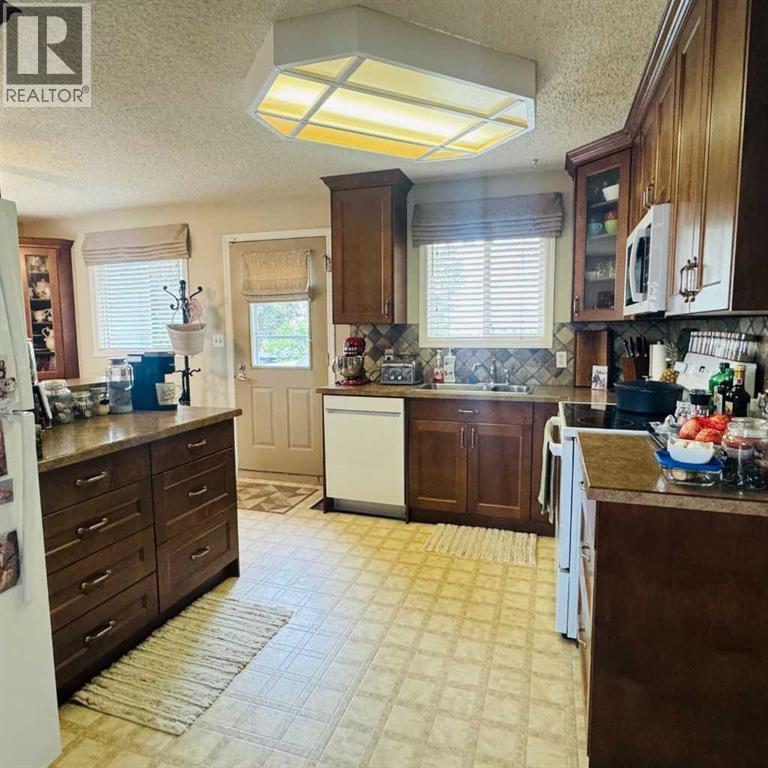 705 10 Avenue SE — photo 11