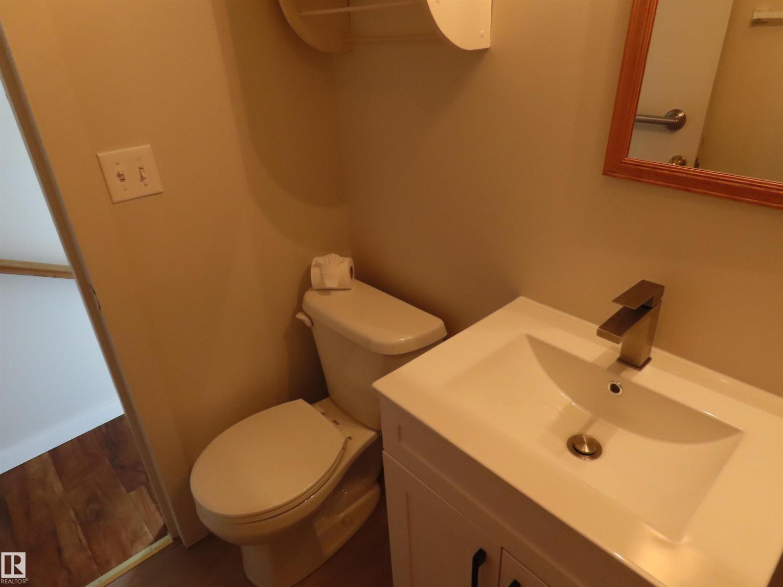 4840 51 AV — photo 22