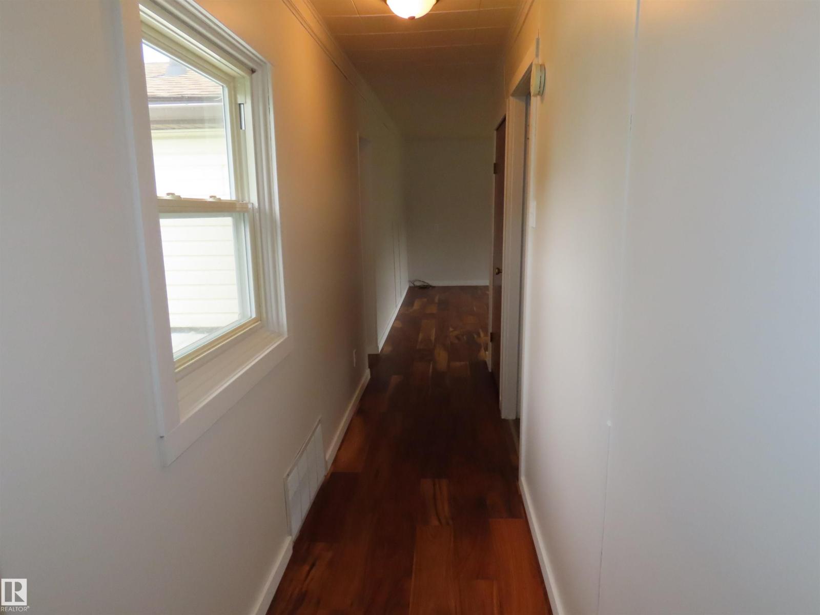 4840 51 AV — photo 20