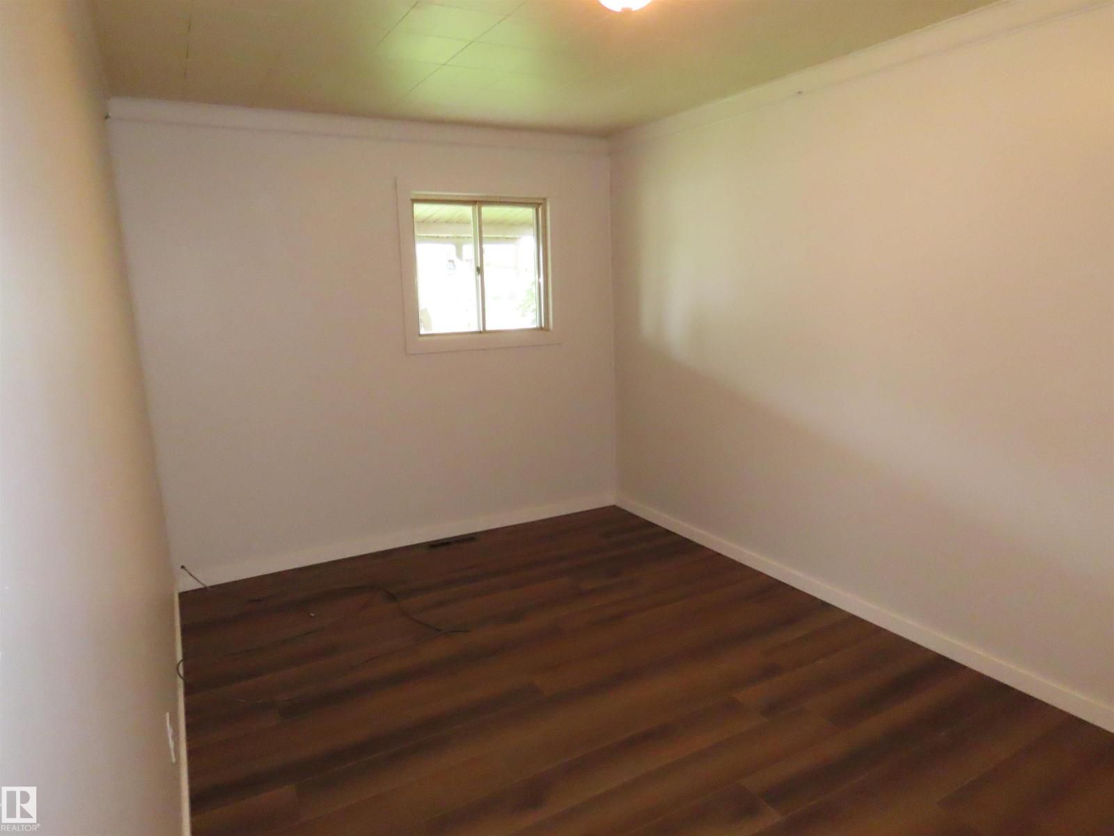 4840 51 AV — photo 13