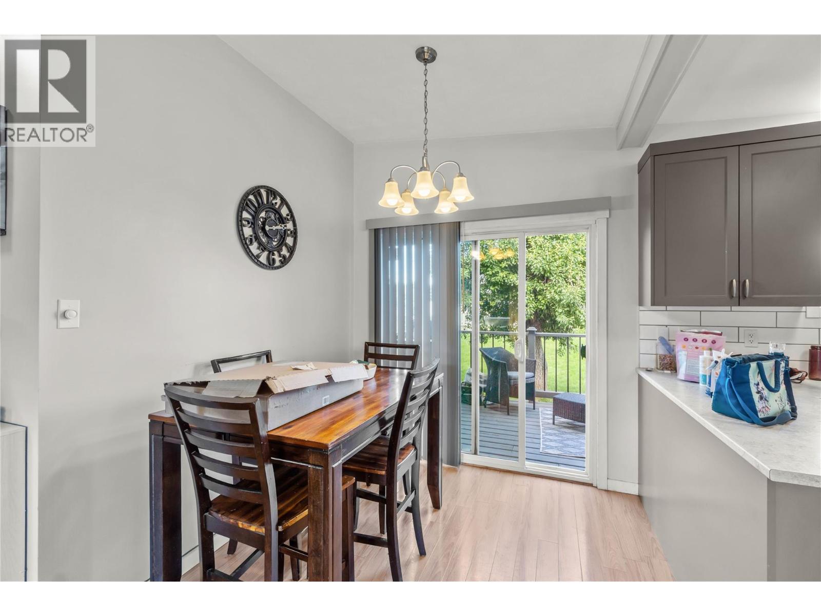 745 KELLY Drive - 10