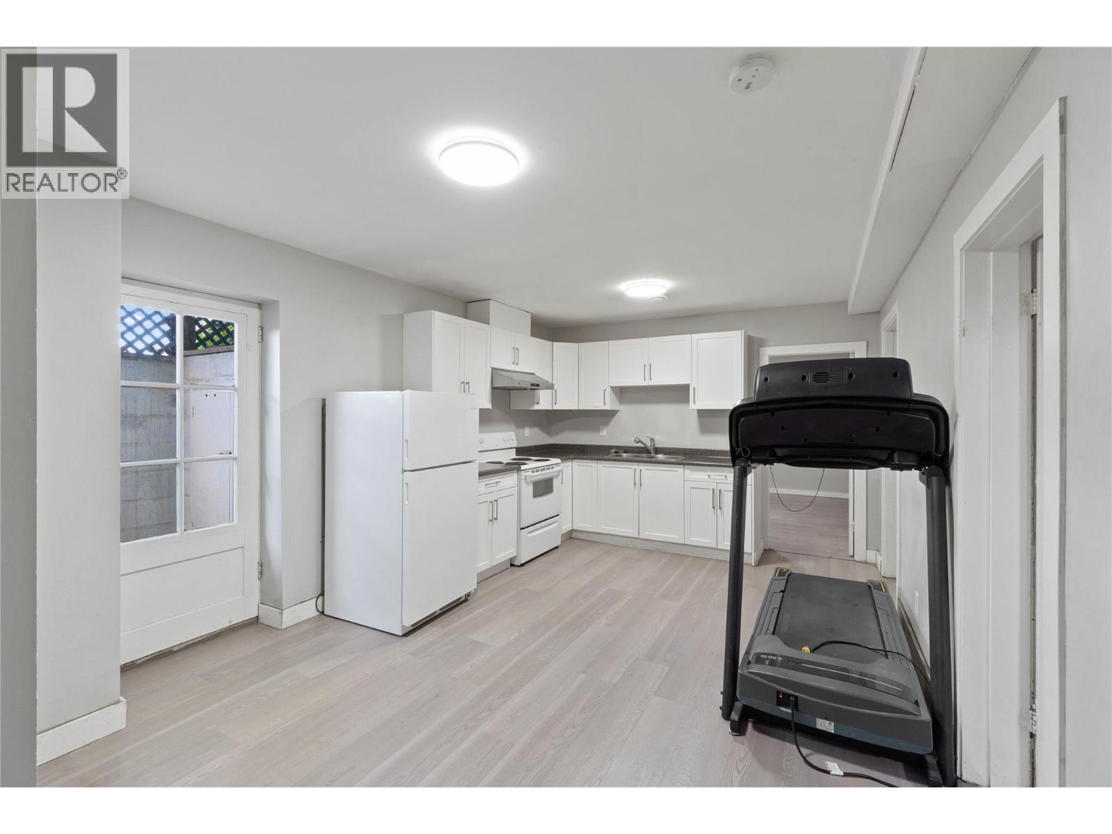 745 KELLY Drive - 19