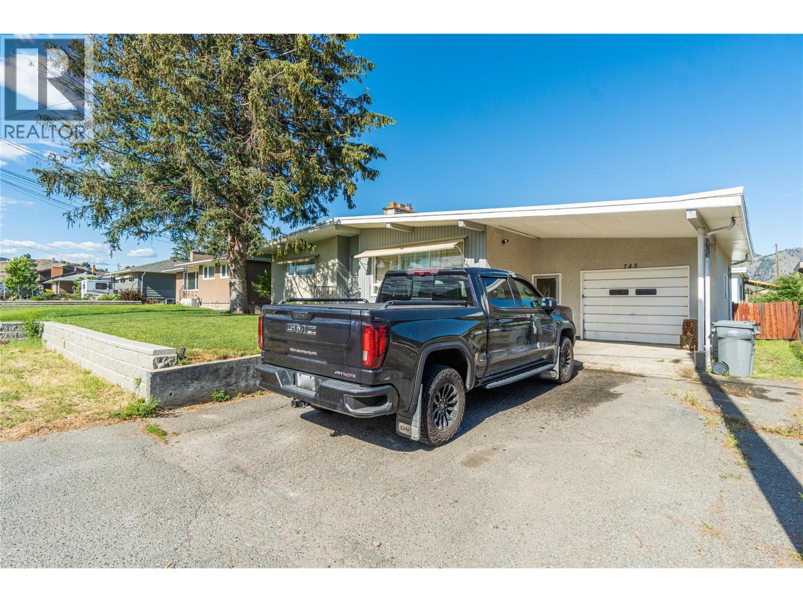 745 KELLY Drive - Image 2