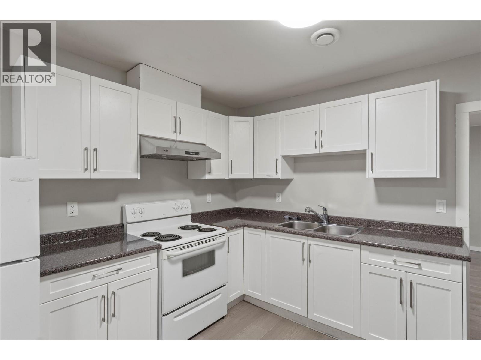 745 KELLY Drive - 20