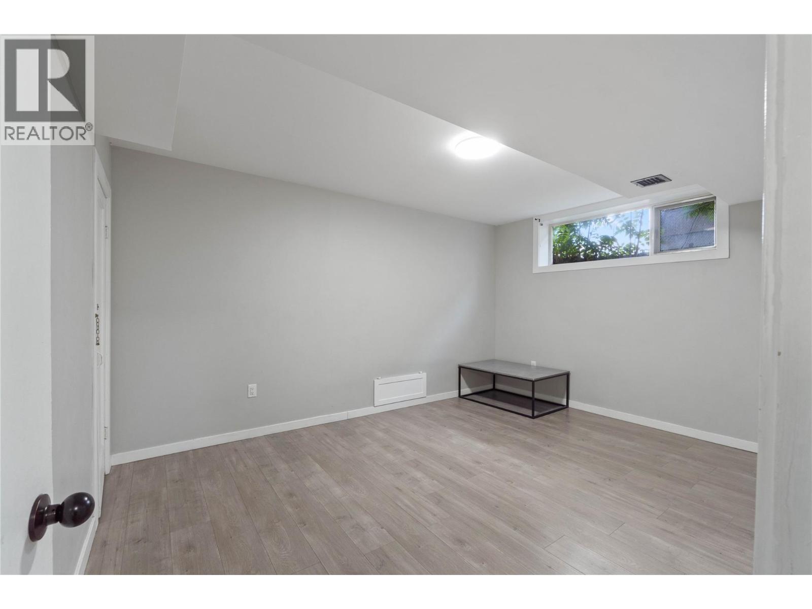 745 KELLY Drive - 21