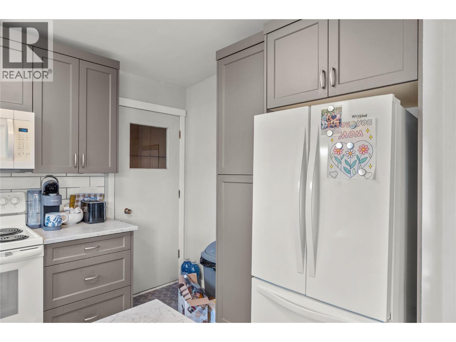 745 KELLY Drive - 3