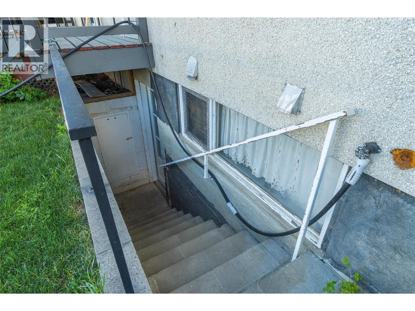 745 KELLY Drive - 30