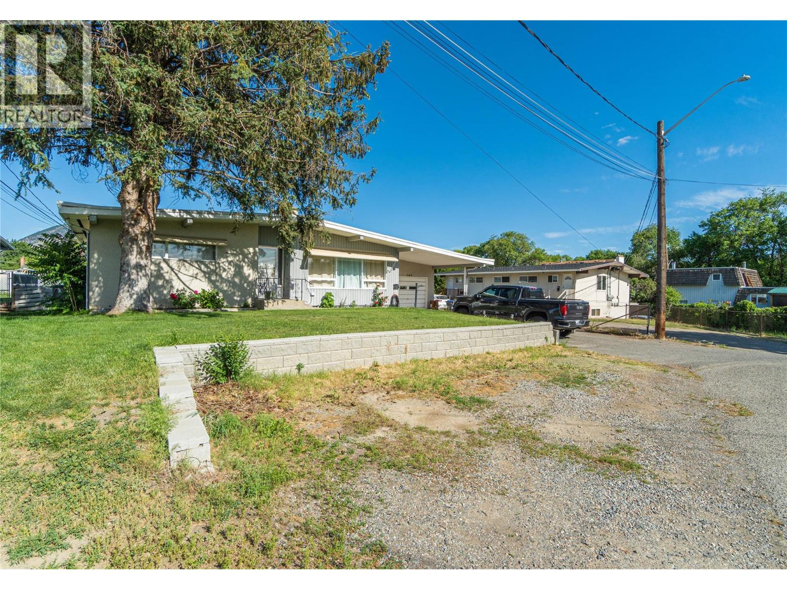745 KELLY Drive - 32