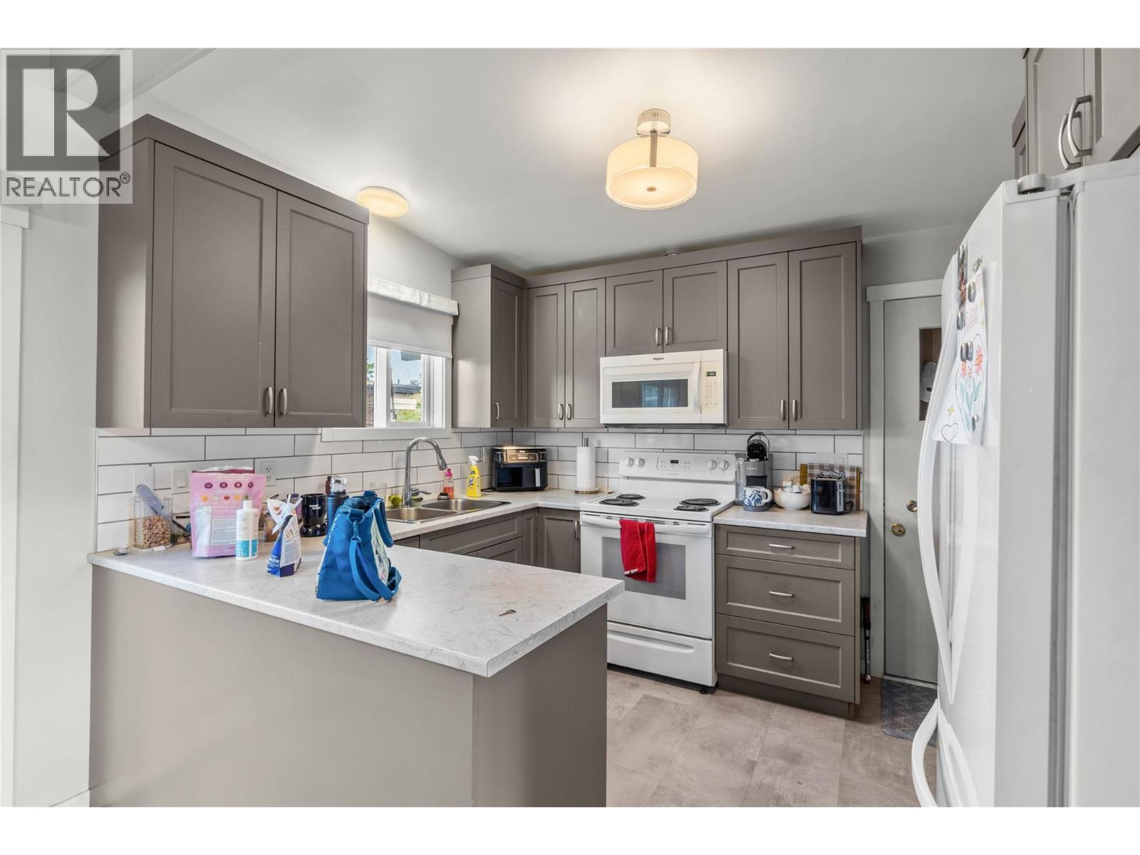 745 KELLY Drive - 4