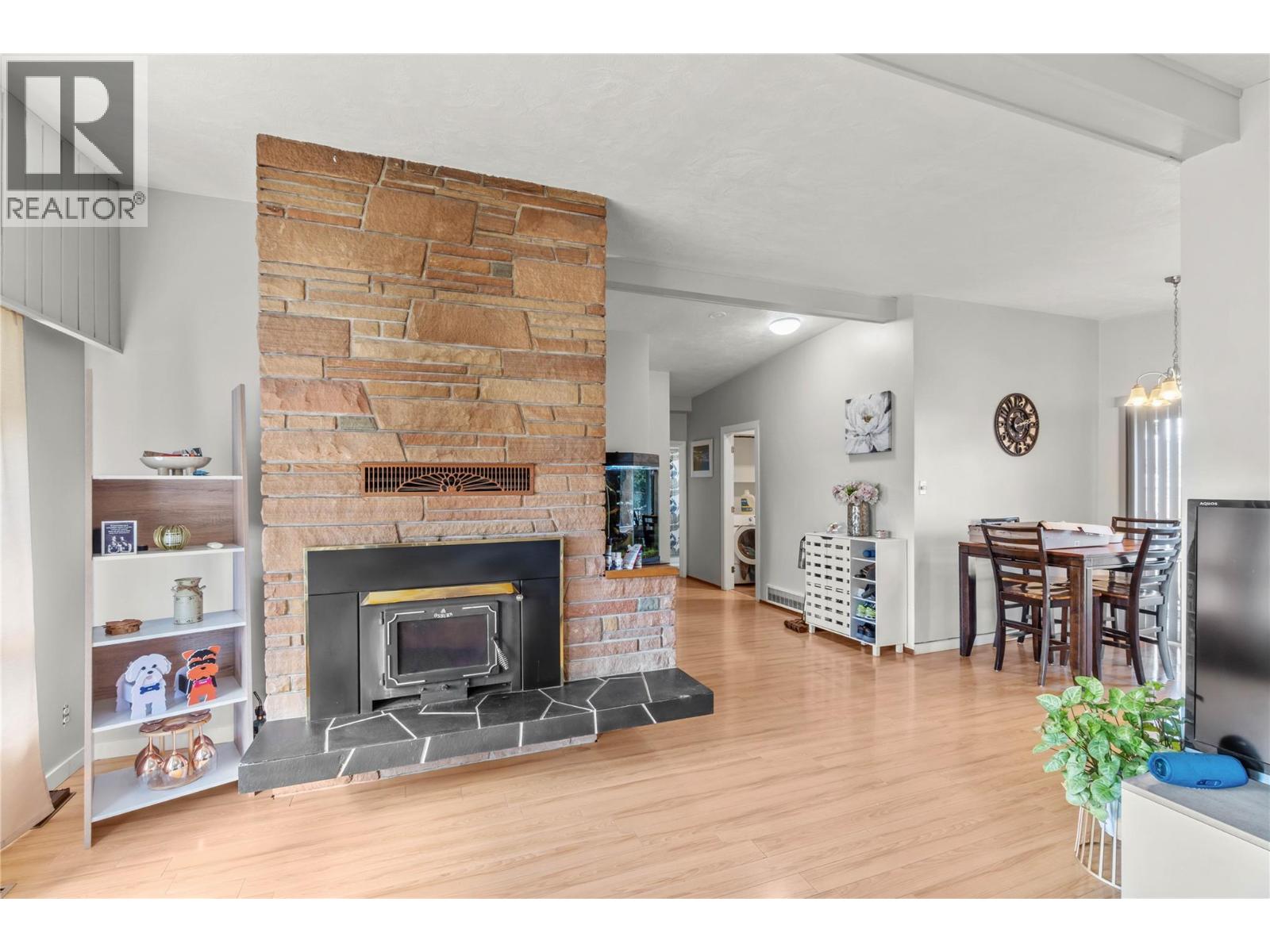 745 KELLY Drive - 8