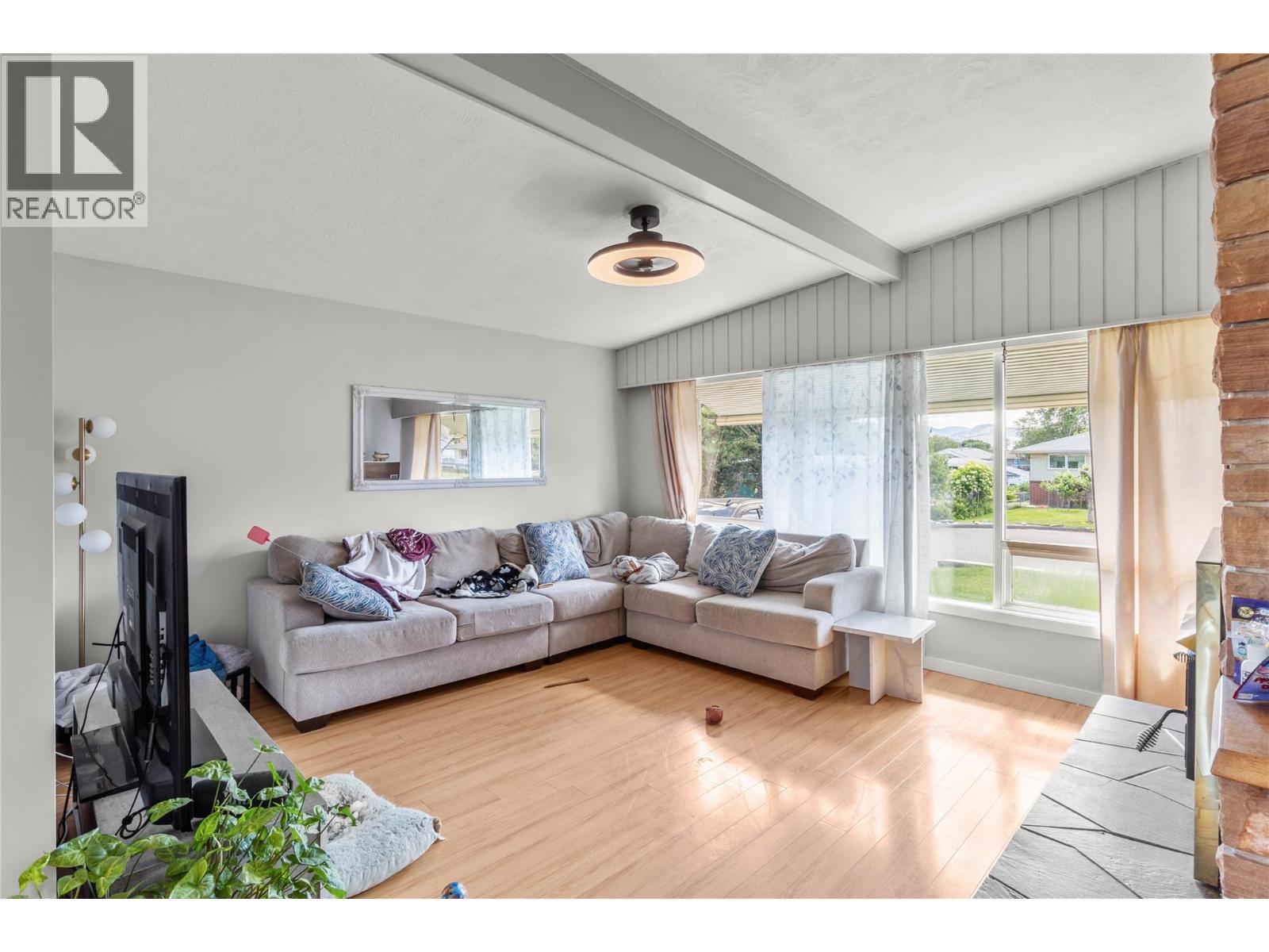 745 KELLY Drive - 9