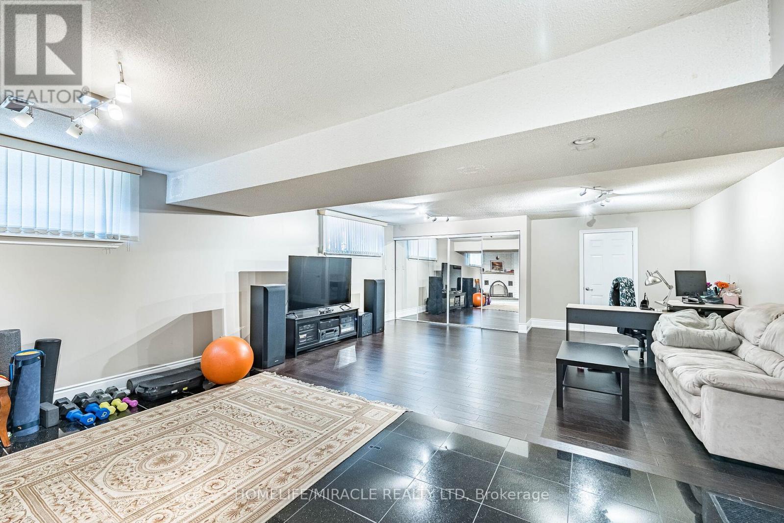 3188 PARKERHILL ROAD - 36
