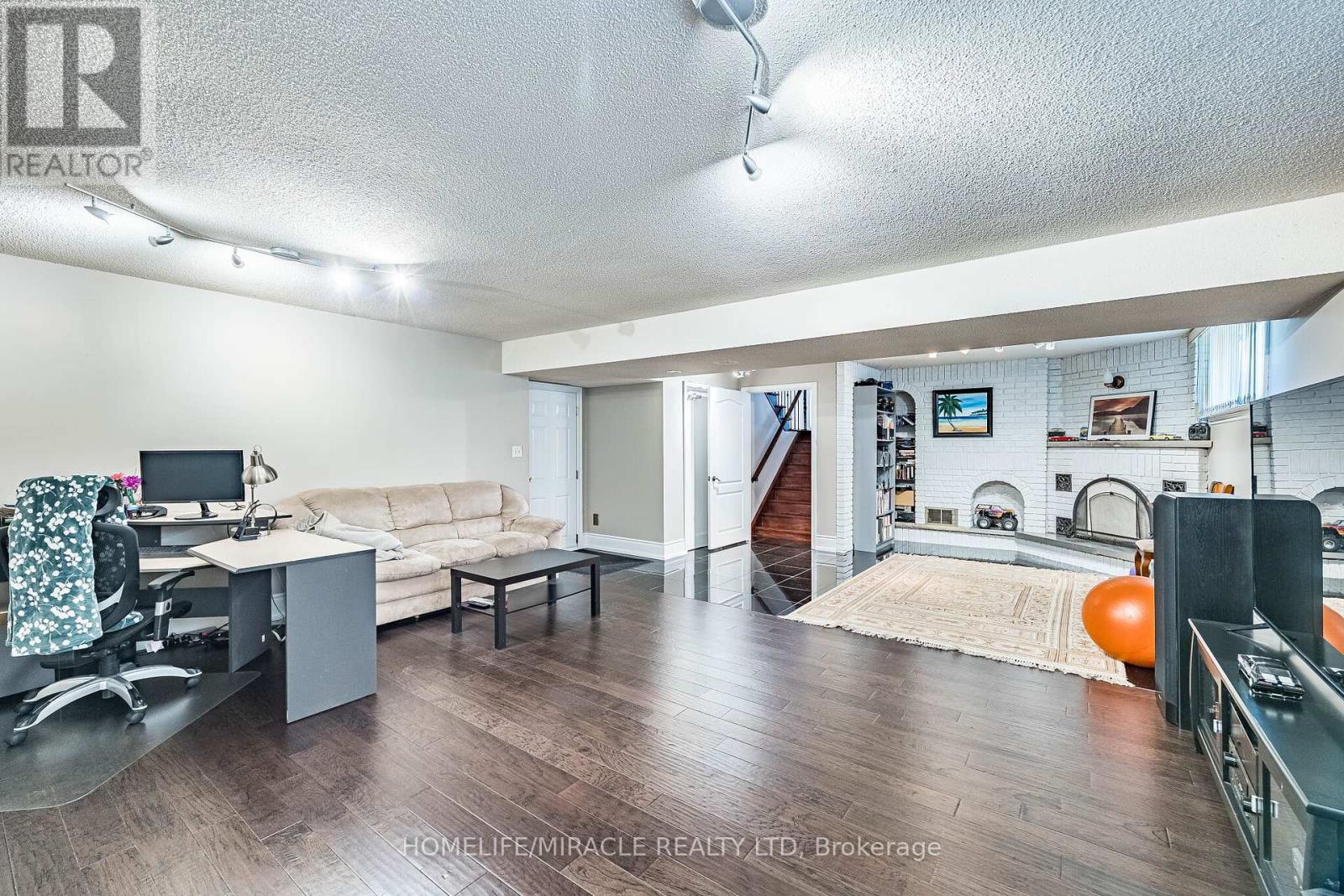 3188 PARKERHILL ROAD - 37