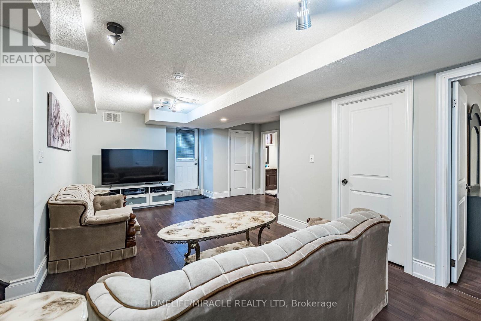 3188 PARKERHILL ROAD - 41