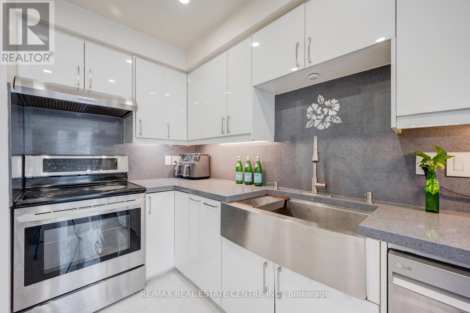#25 5020 DELAWARE DRIVE - 10