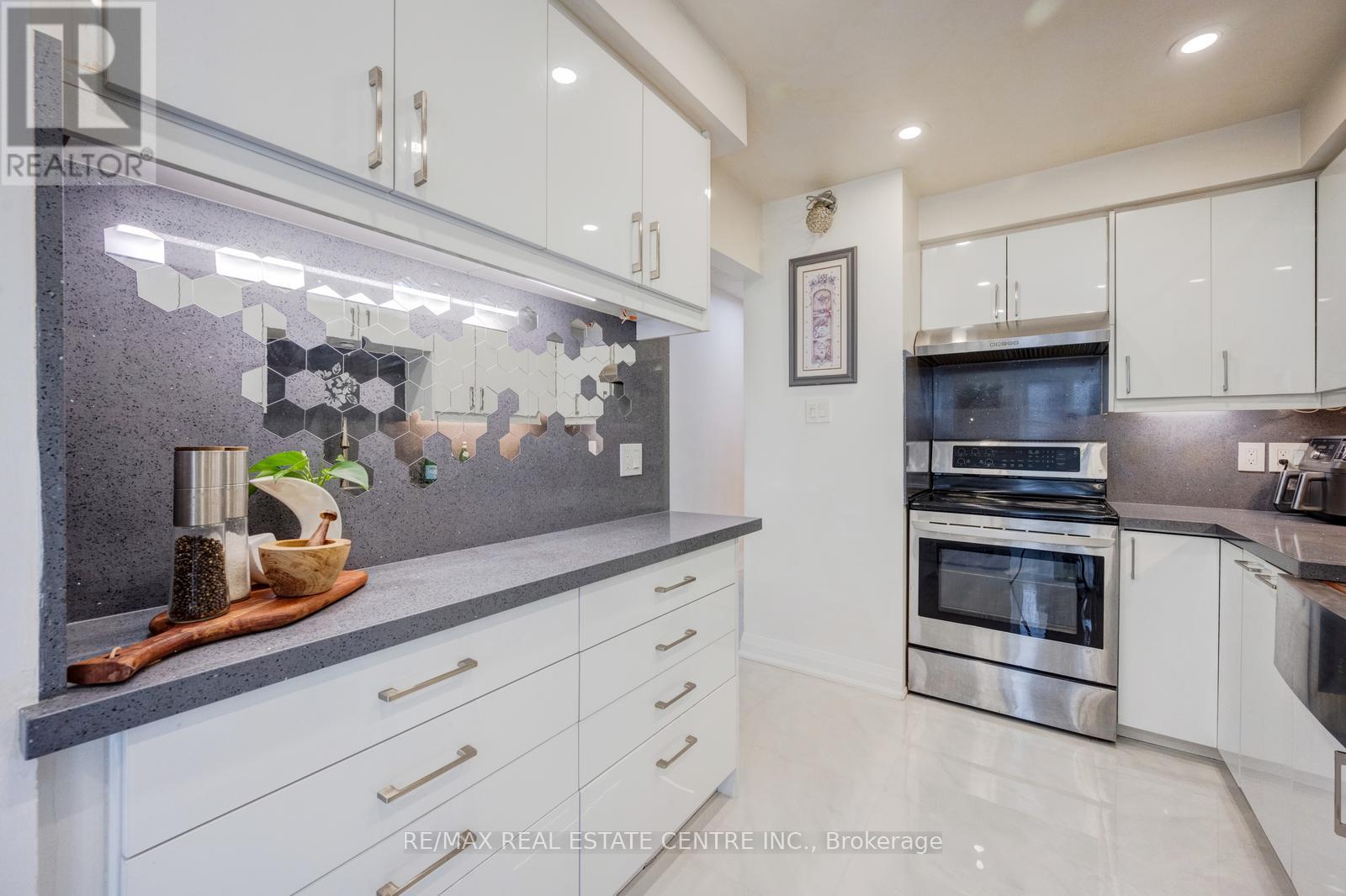 #25 5020 DELAWARE DRIVE - 11