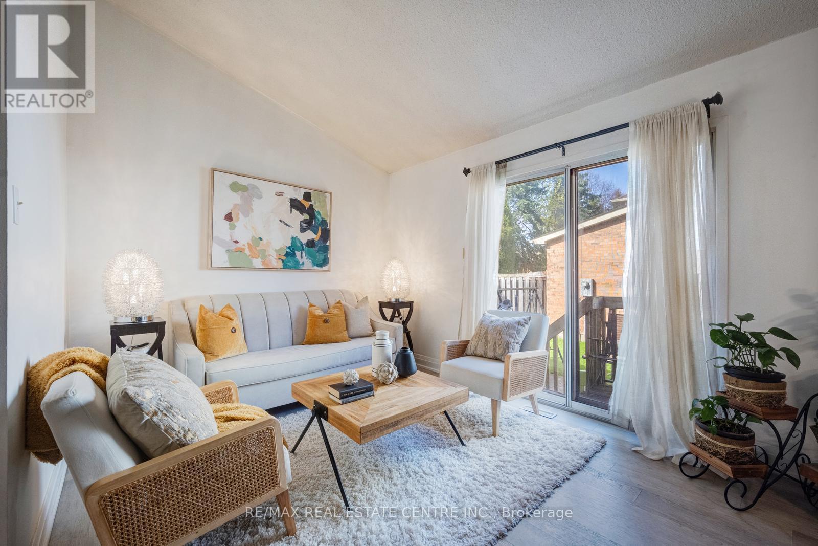 #25 5020 DELAWARE DRIVE - 17